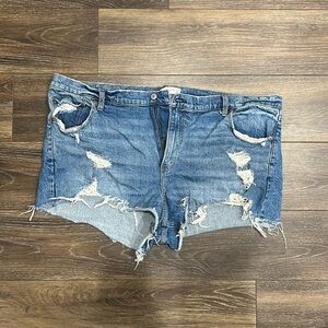Abercrombie & Fitch “The Mom Short High Rise” - Size 22